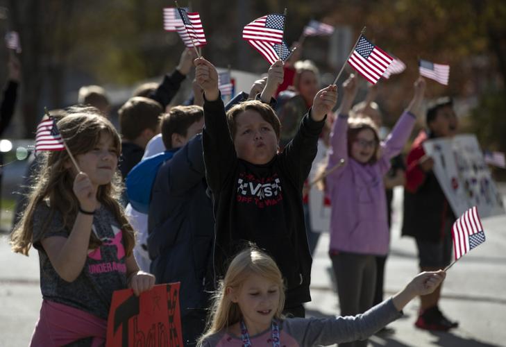 PHOTOS Lewis & Clark students express gratitude on Veterans Day