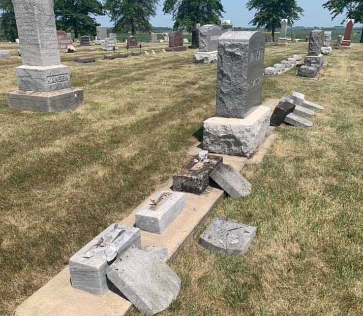 100621ho-fredsville-cemetery-1
