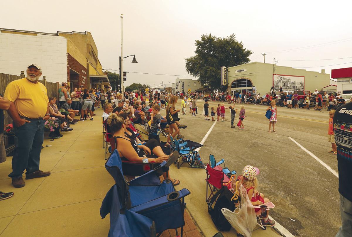 Thousands converge on Neola for HooDoo Days Arts & Entertainment