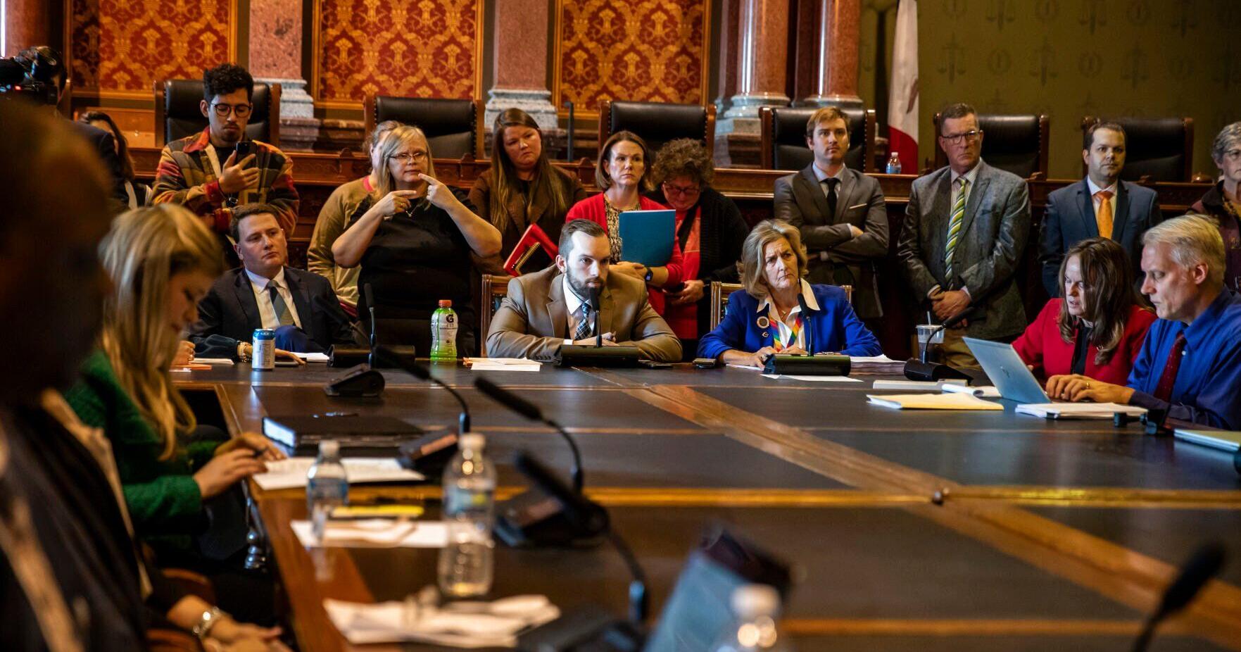 Iowa House Republicans plan 'reset' on governor's AEA bill - Vimarsana News