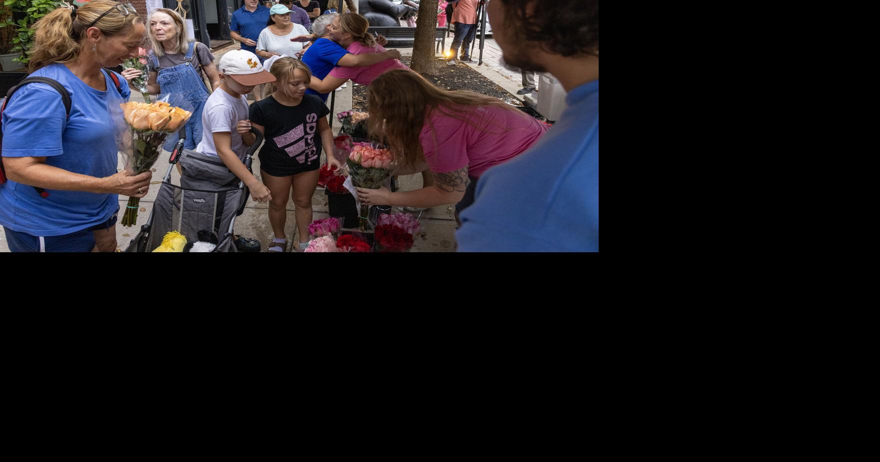 Bloom Works hands out 15,000 roses on Good Neighbor Day