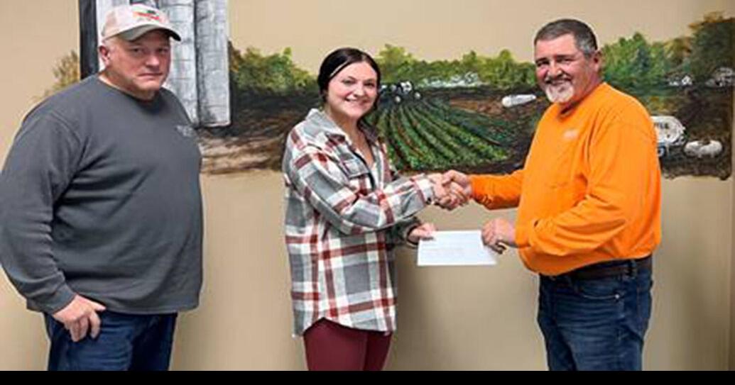Weeping Water FFA given Frontier Cooperative Grant