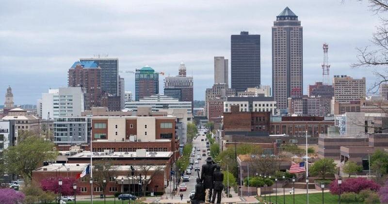 Des Moines mayor asks state, hospitals for payment