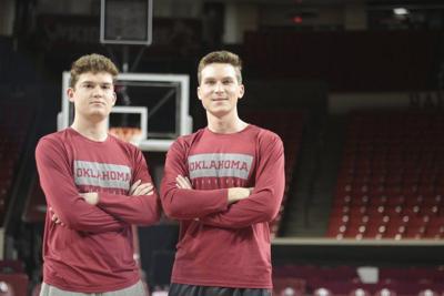 Ou Men S Basketball How Sooner Voice Toby Rowland And His Sons