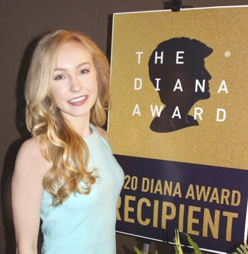 Incoming freshman receives award