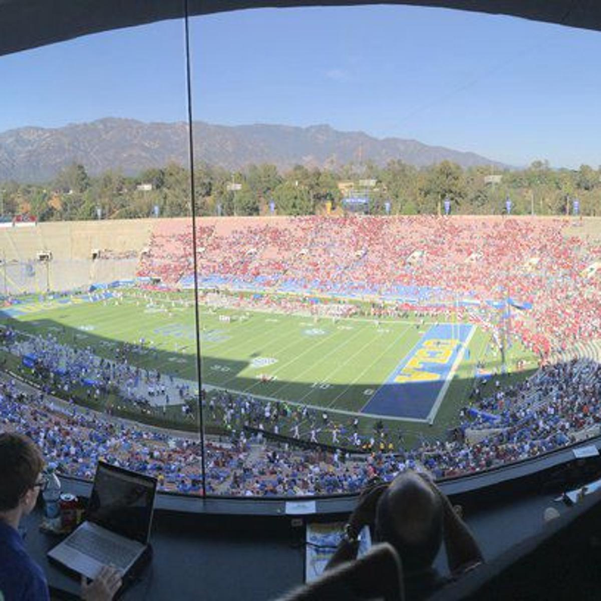 Ou Football Oklahoma Fans Show Up For Ucla Game All Ou Sports