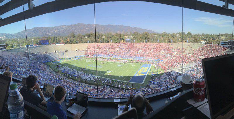 Ou Football Oklahoma Fans Show Up For Ucla Game All Ou Sports