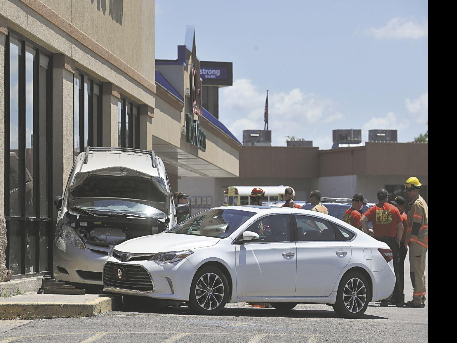 No Injuries In Car Accident At Norman Sprouts News Normantranscript Com