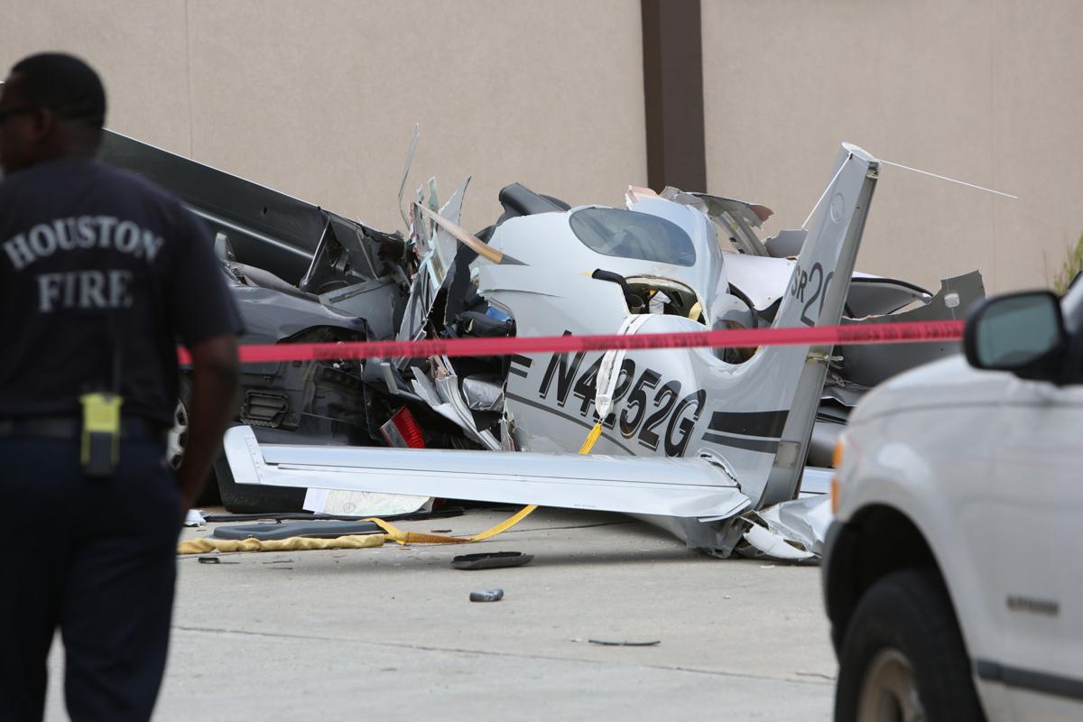 Small plane with Moore links crashes in Houston News