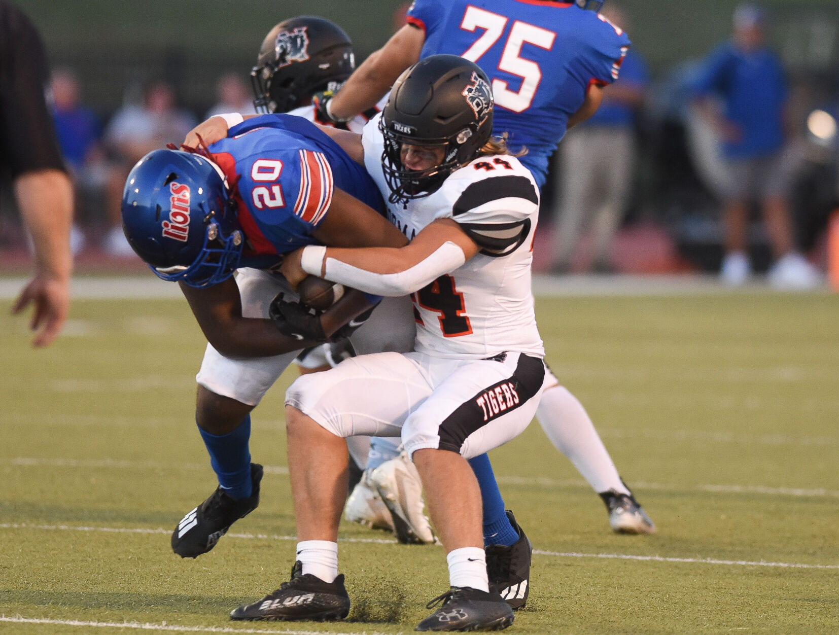 Prep Football: Tigers Struggle To Limit Big Plays In Loss To Moore ...