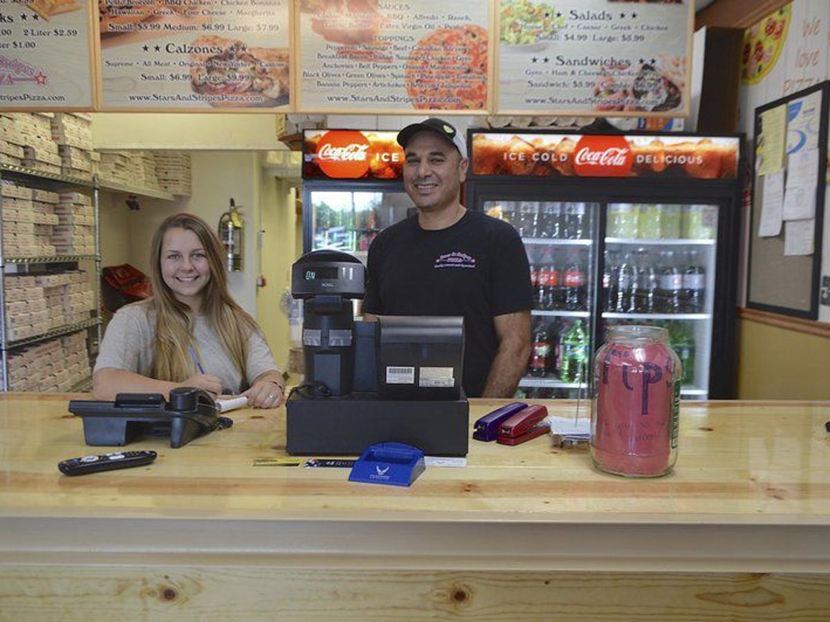 Stars Stripes Pizza Gourmet Pies At A Working Person S Price Business Normantranscript Com