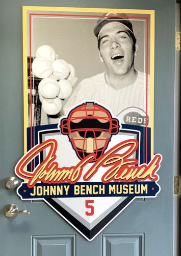 johnny bench baseballs in one hand