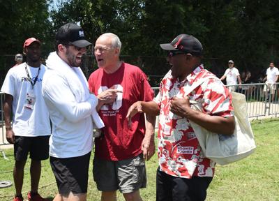 Ou Football Barry Switzer Billy Sims Part Of Huge Turnout At