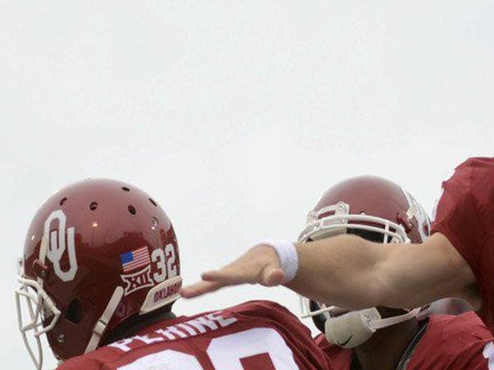 The Background Is Where Perine Prefers To Be All Ou Sports Normantranscript Com