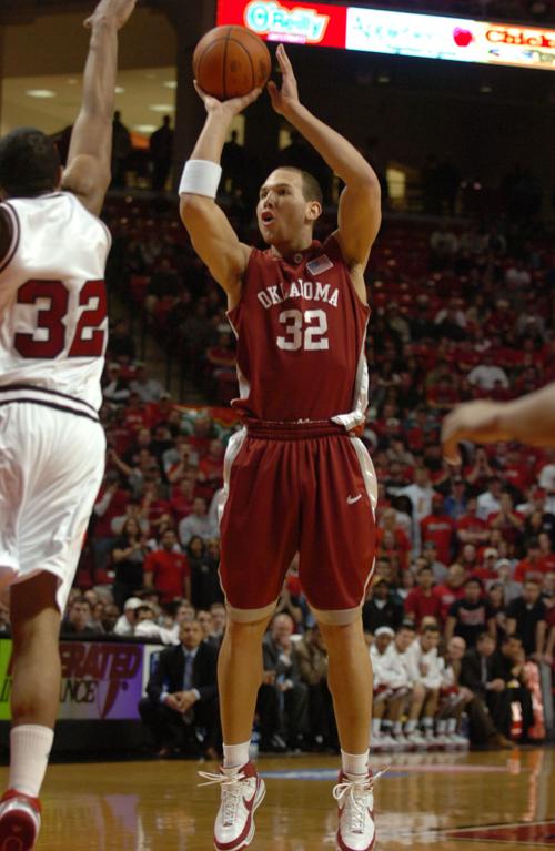 Sooners Win On Godbold S 3 Pointer Sports Normantranscript Com