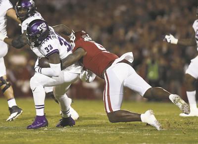 Ou Football Oklahoma Survives Tcu 28 24 Oklahoma