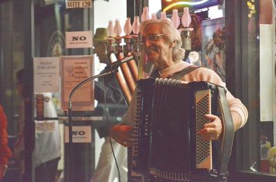 Norman Community Menorah Lighting Celebrates Fifth Night Of Hanukkah News Normantranscript Com