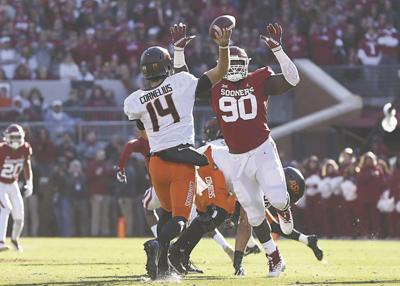 Bedlam Oklahoma Holds Off Oklahoma State 48 47 Oklahoma