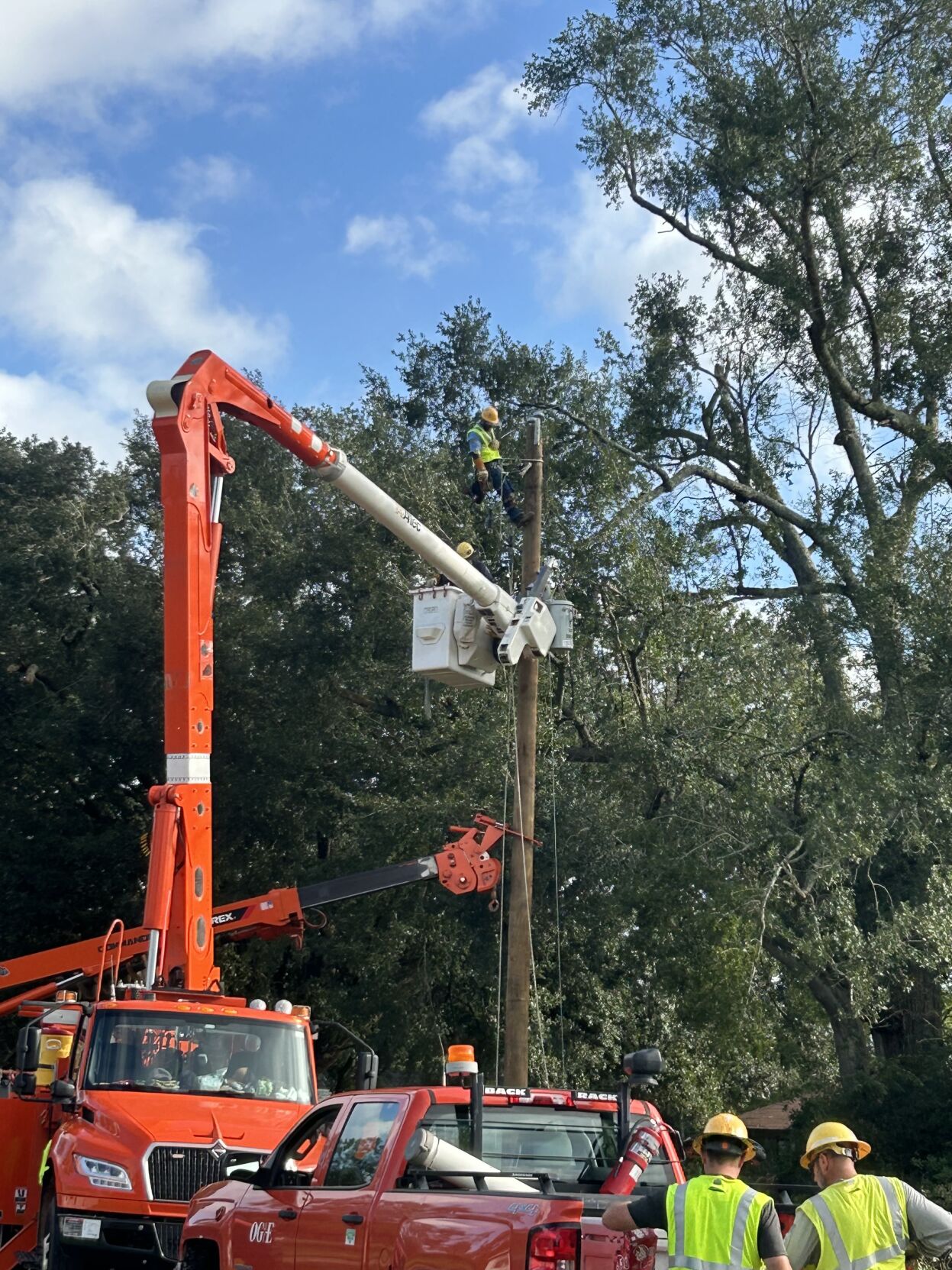 OG&E Crews work to help restore power in aftermath of hurricane ...