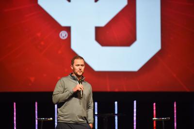 Oklahoma S Lincoln Riley Believes Visiting Locker Rooms