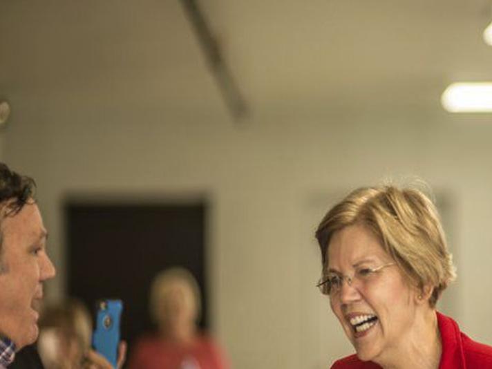Sen. Elizabeth Warren rallies teachers at her alma mater in ...