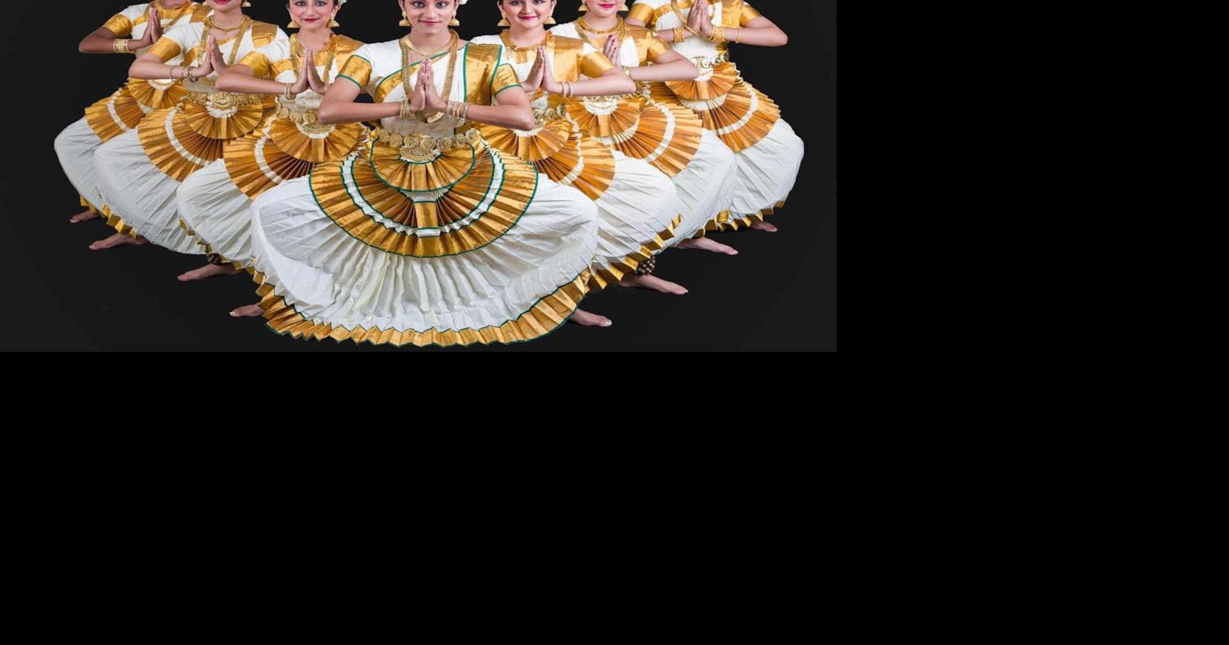 mohiniyattam group dance