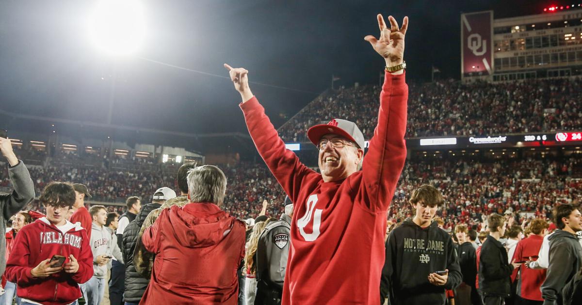 PHOTOS: Oklahoma defeats Alabama 24-3, fans rush field for first time ...