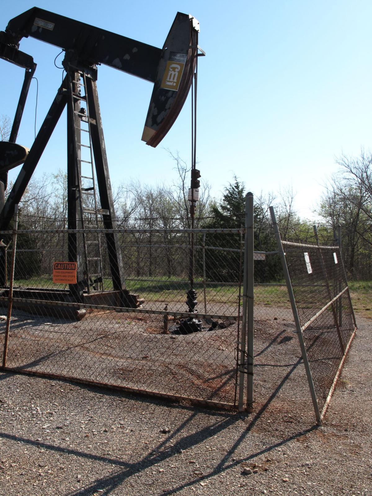 Unfenced oil well sites: Menace to public safety? | News | normantranscript.com