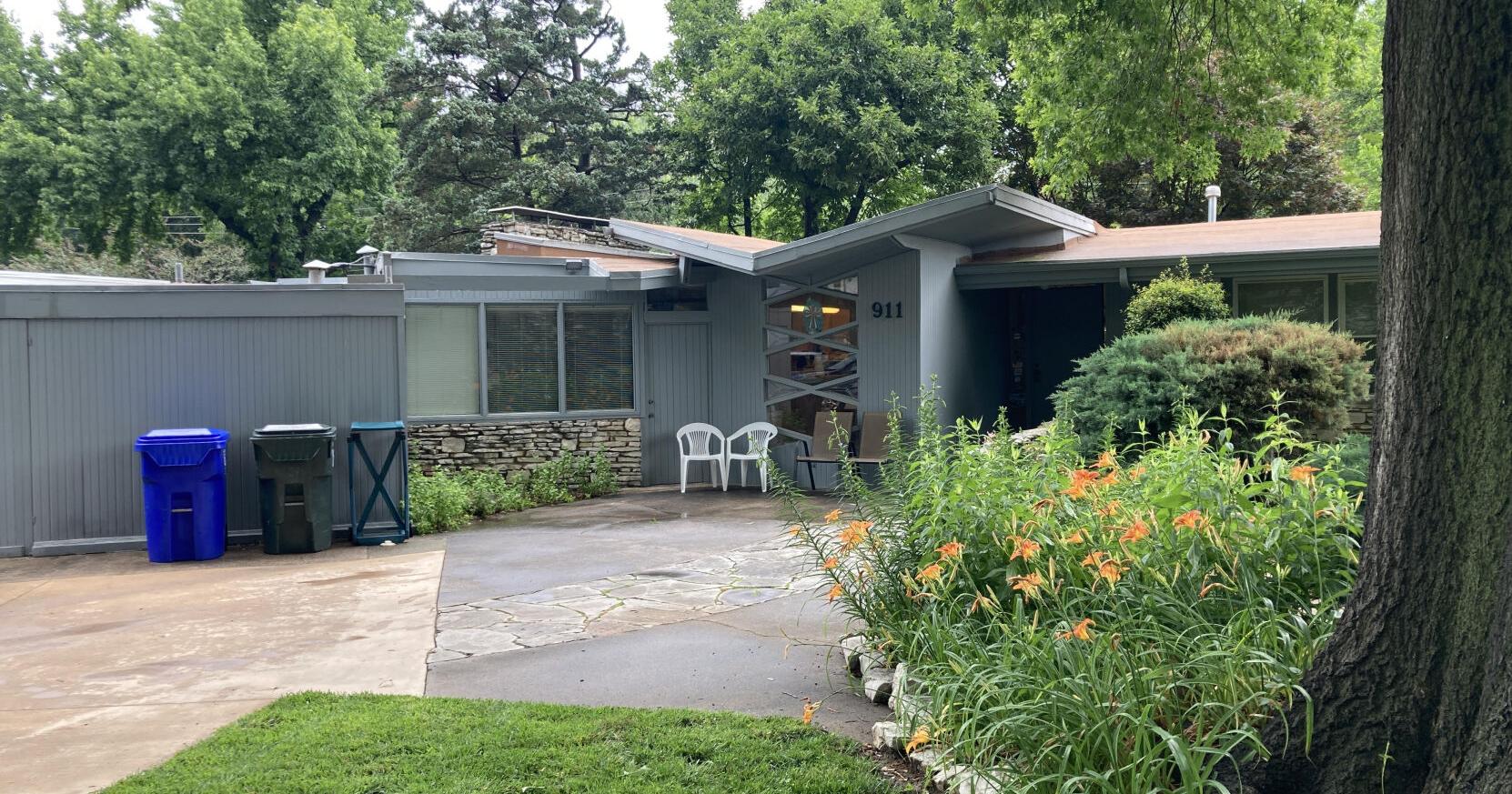 Homeowner saves home after lighting strikes ventilation pipe - Vimarsana News