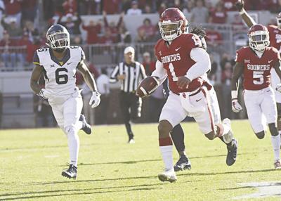 Backup Qb Kyler Murray Passes Test In First Ou Start Oklahoma Normantranscript Com Oklahoma quarterback kyler murray has put together one of the greatest individual seasons in sooners football history.