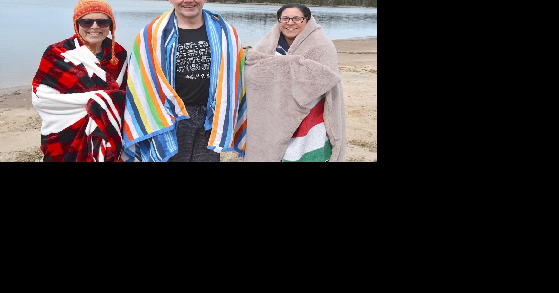 Swimmers compete with ice in Powassan Polar Plunge