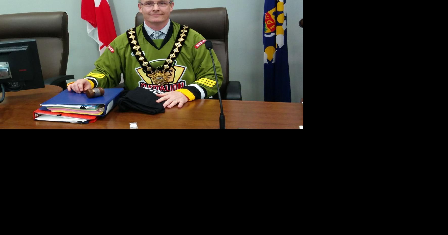 Oshawa Mayor sports Battalion jersey