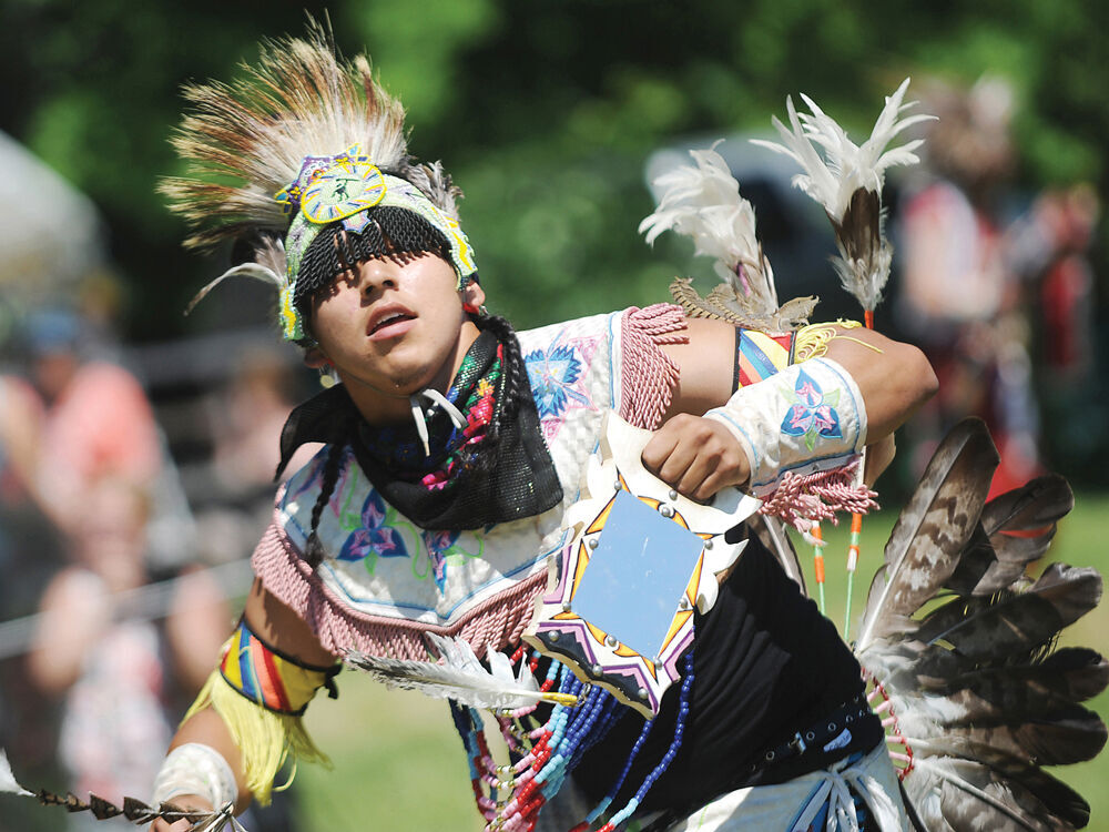 Shelter Valley Folk Festival bans aboriginal headdresses as fashion