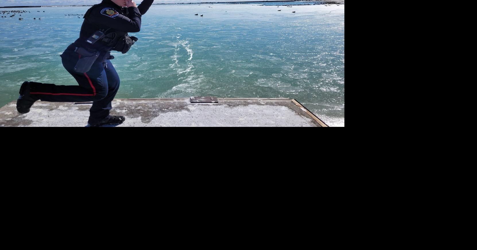 Cobourg, Port Hope police prepare to take Polar Plunge