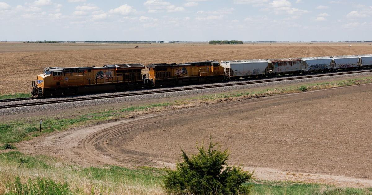 Union Pacific moves to shift some North Platte train-crew jobs to Omaha area