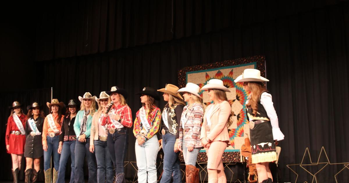 Reigning rodeo queens show support for Nebraska contestants