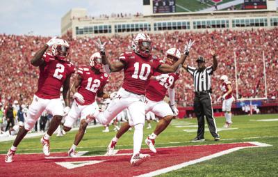Huskers Survive Sloppy Opener With 35 21 Win Over South