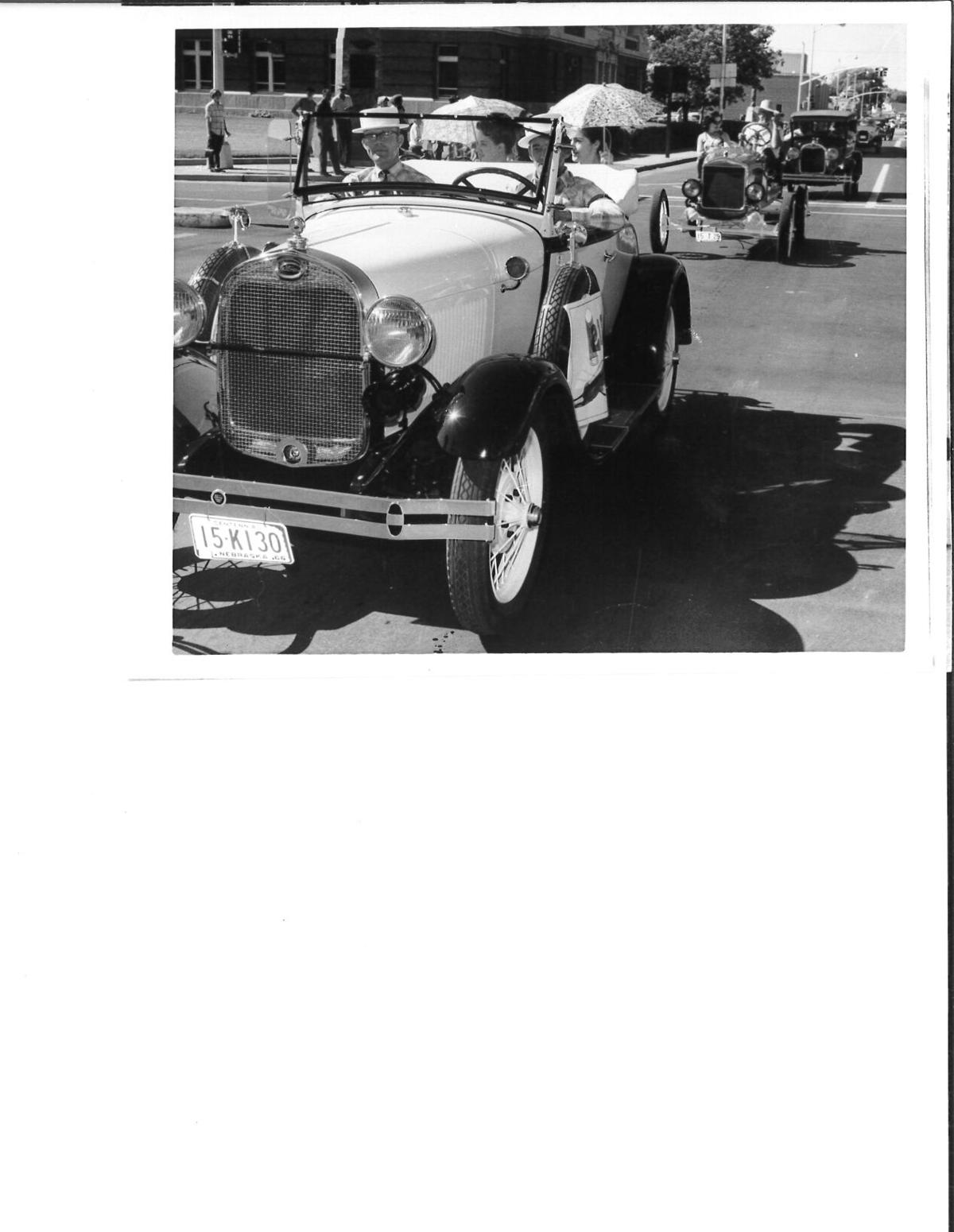88  Nebraskaland days antique car parade for iPad Wallpaper