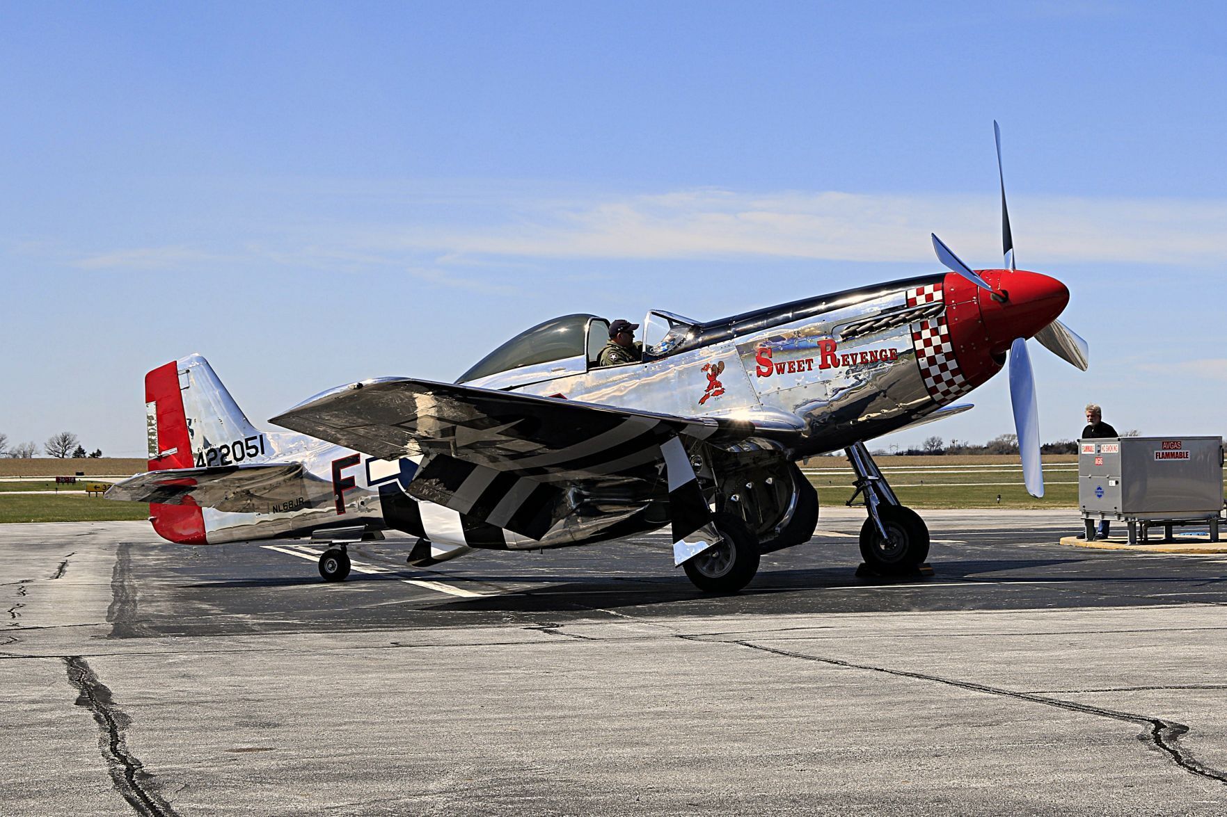 Restored WWII plane flies into Beatrice so veteran who flew a