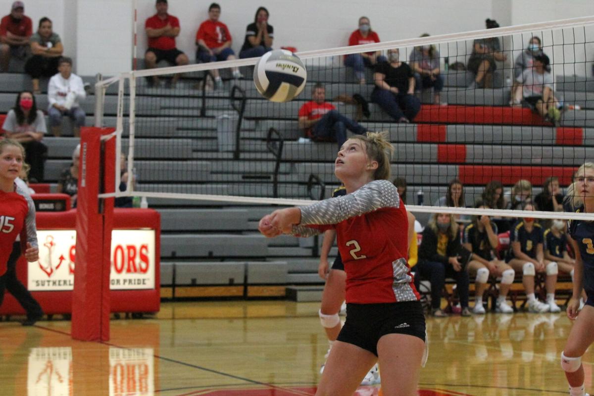 Paxton defeats Sutherland in four sets