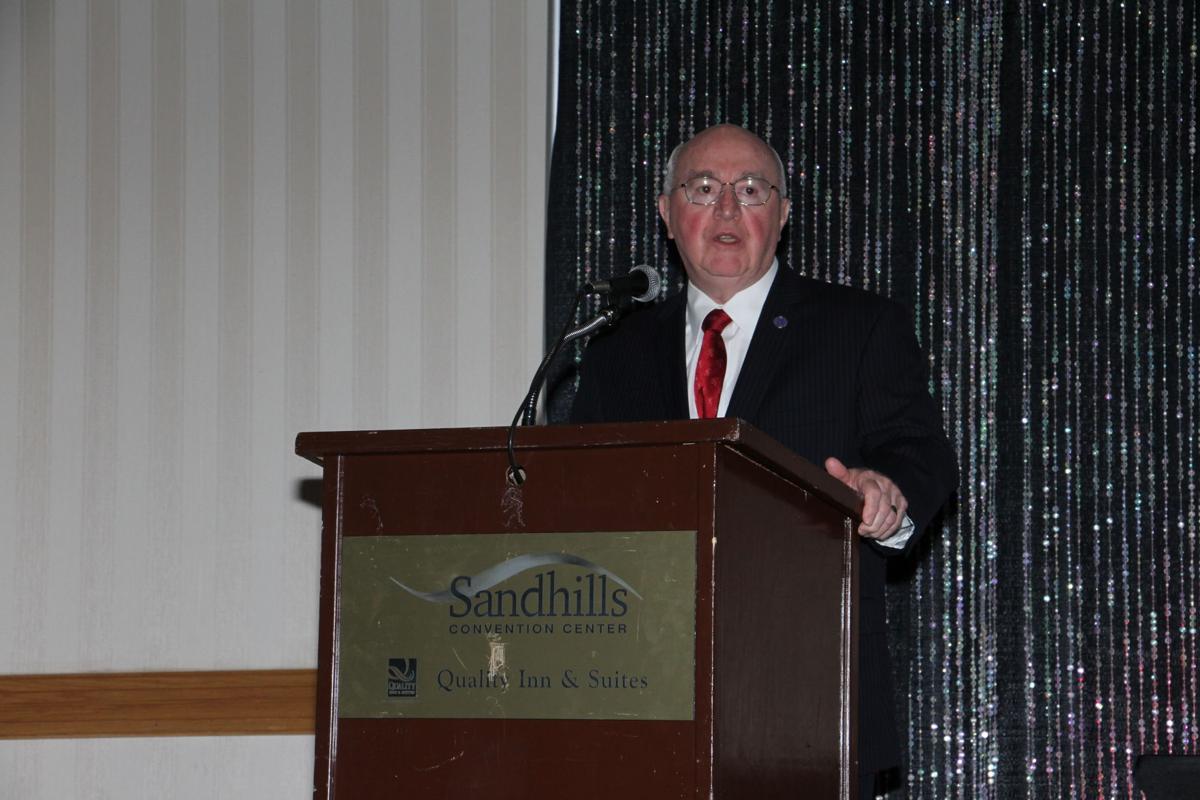 John Gale speaks at Chamber banquet