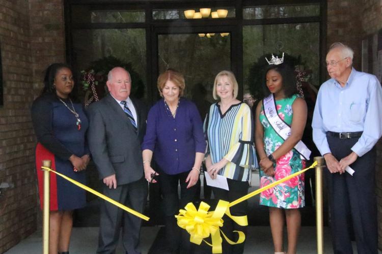 Fair Bluff cuts ribbon, has open house for new town hall, police