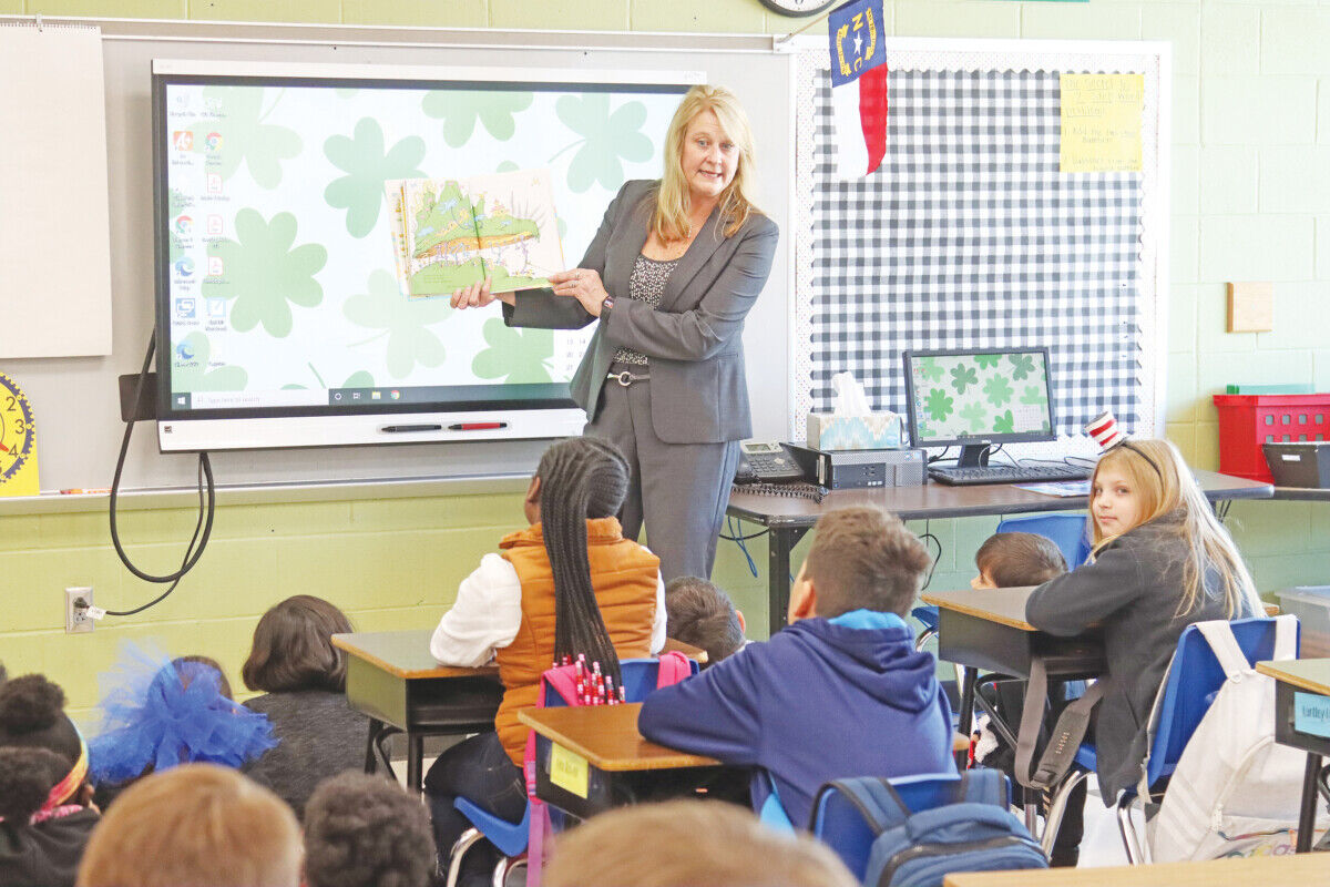 Williams Township School Celebrates Read Across America Education Nrcolumbus