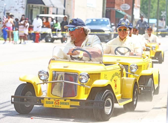 Strawberry festival parade brings crowds to Chadbourn Saturday News