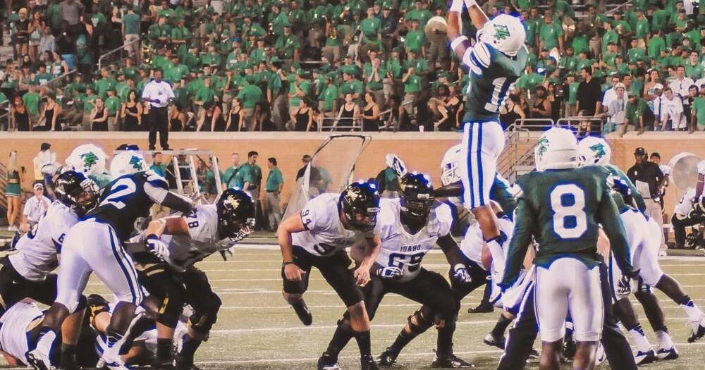 UNT football deploys full roster during games Sports
