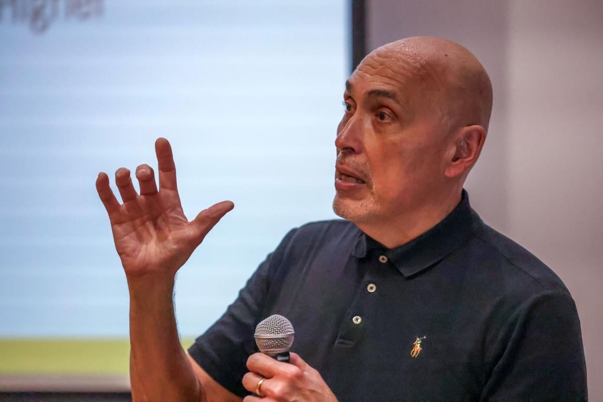 VU faculty votes 'no confidence' in President José Padilla