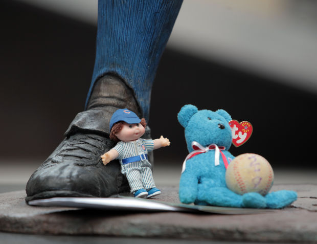 Ernie Banks Statue Moved Downtown for Tribute 