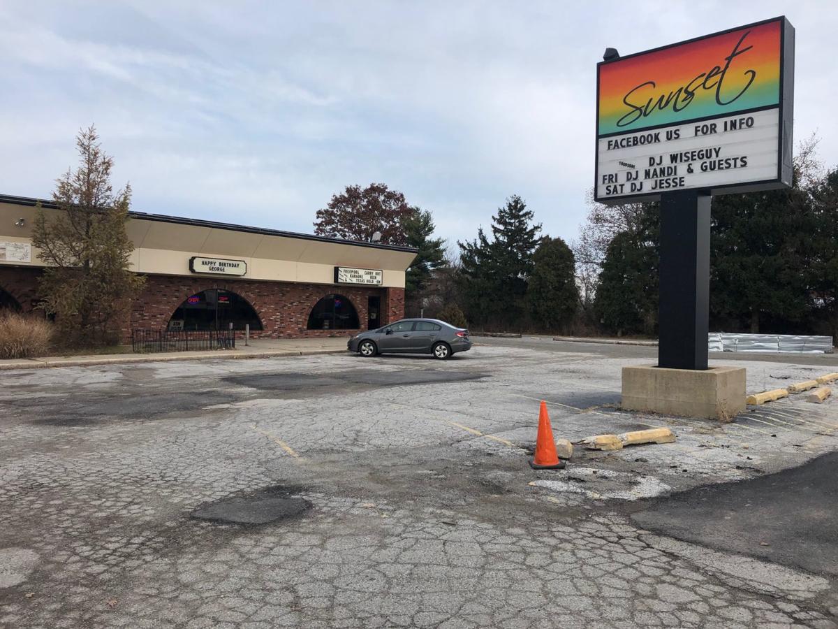 3 shot during gunfight at Portage bar expected to survive, police say