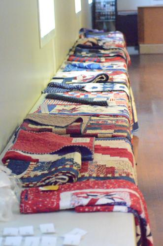 Lockport quilters guild wraps veterans in handmade tributes, warmth