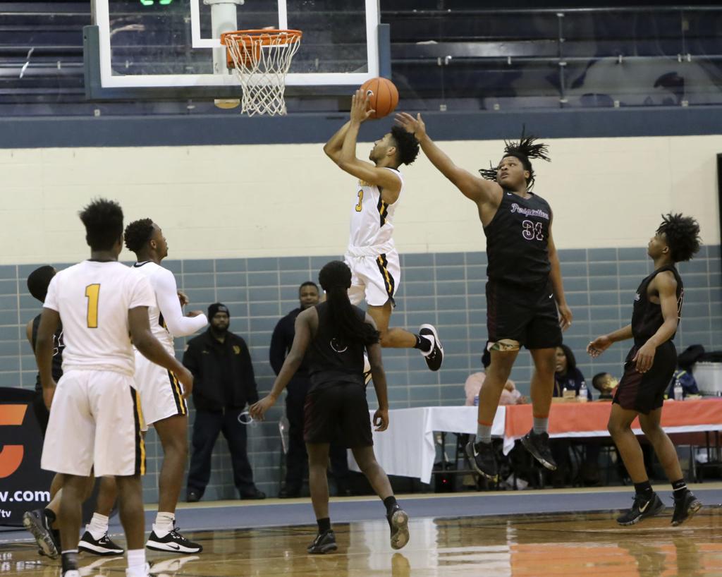 Without A Home Roosevelt S Boys Basketball Team Still Presses On